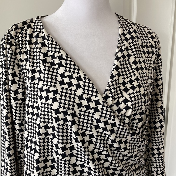 Talbots large petite faux wrap top black white - Picture 3 of 9